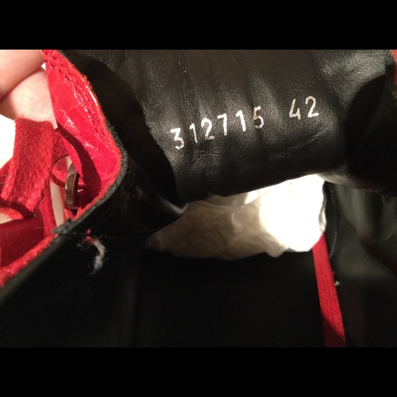 Balenciaga Red hi top leather sneakers . - Picture 6 of 8